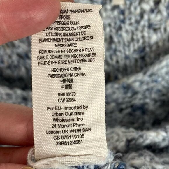 Free People Crochet Knit Boho Sweater Oversized Blue Grey Size XS Scoop Neck Top - Picture 6 of 12